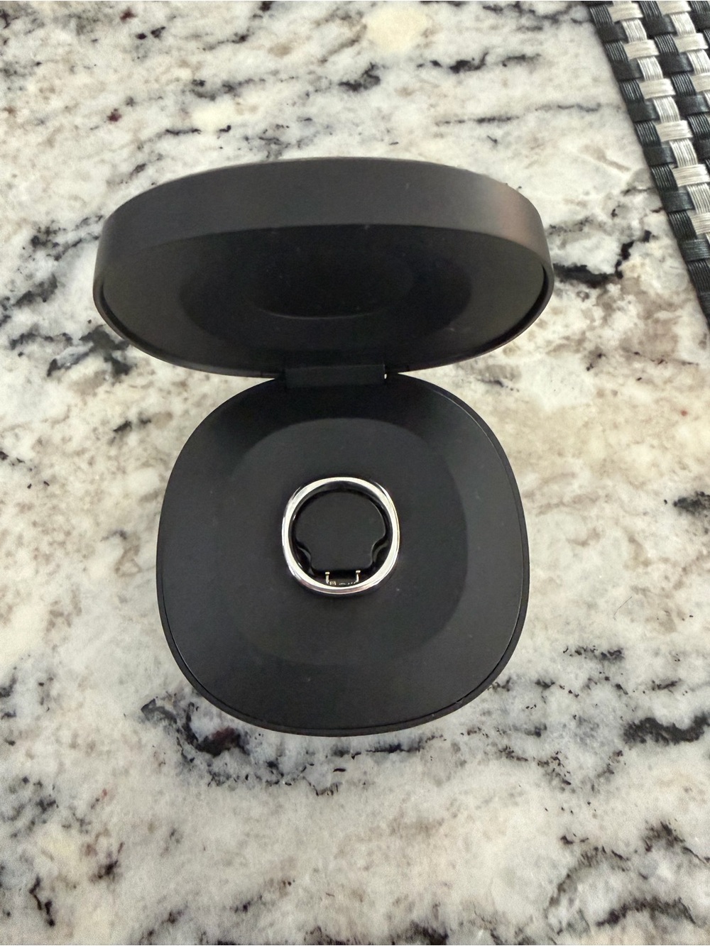 RingConn Gen 2 - Silver - Size 6 - Portable charger included.